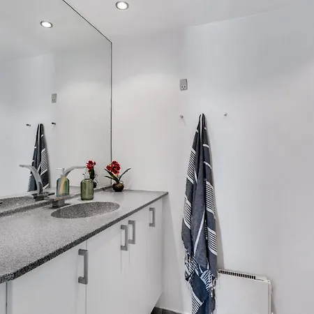 Apartment Bad, Lejl 57 *